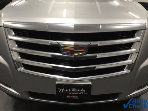 Used 2017 Cadillac Escalade Luxury image 18