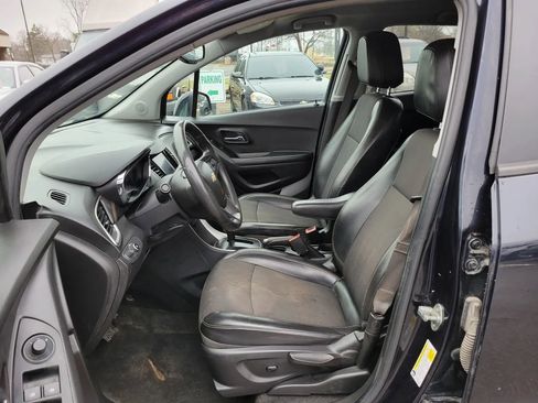 Used 2021 Chevrolet Trax LT AWD/4WD image 2