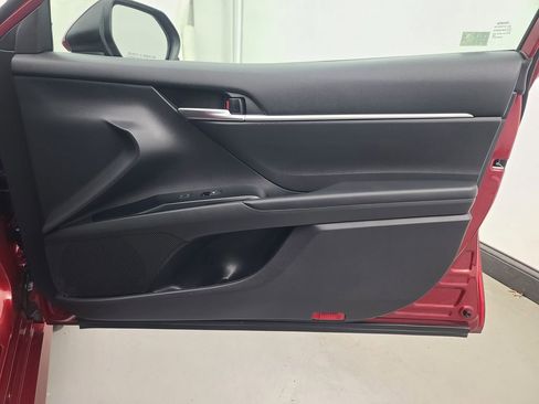 Used 2020 Toyota Camry LE image 13