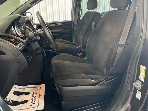 Used 2018 Dodge Grand Caravan SE FWD image 14