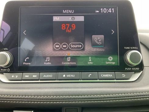 Used 2025 Nissan Rogue SV FWD image 28