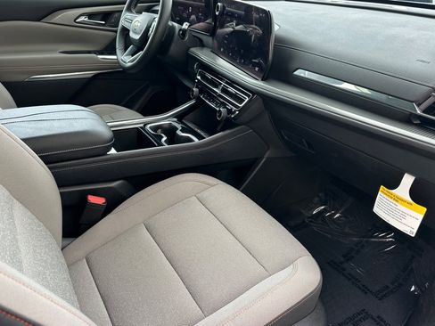 Used 2026 Chevrolet Traverse LT w/ Driver Confidence Package FWD image 21