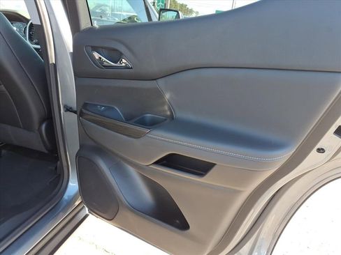 Used 2022 GMC Acadia SLT w/ Elevation Edition image 14