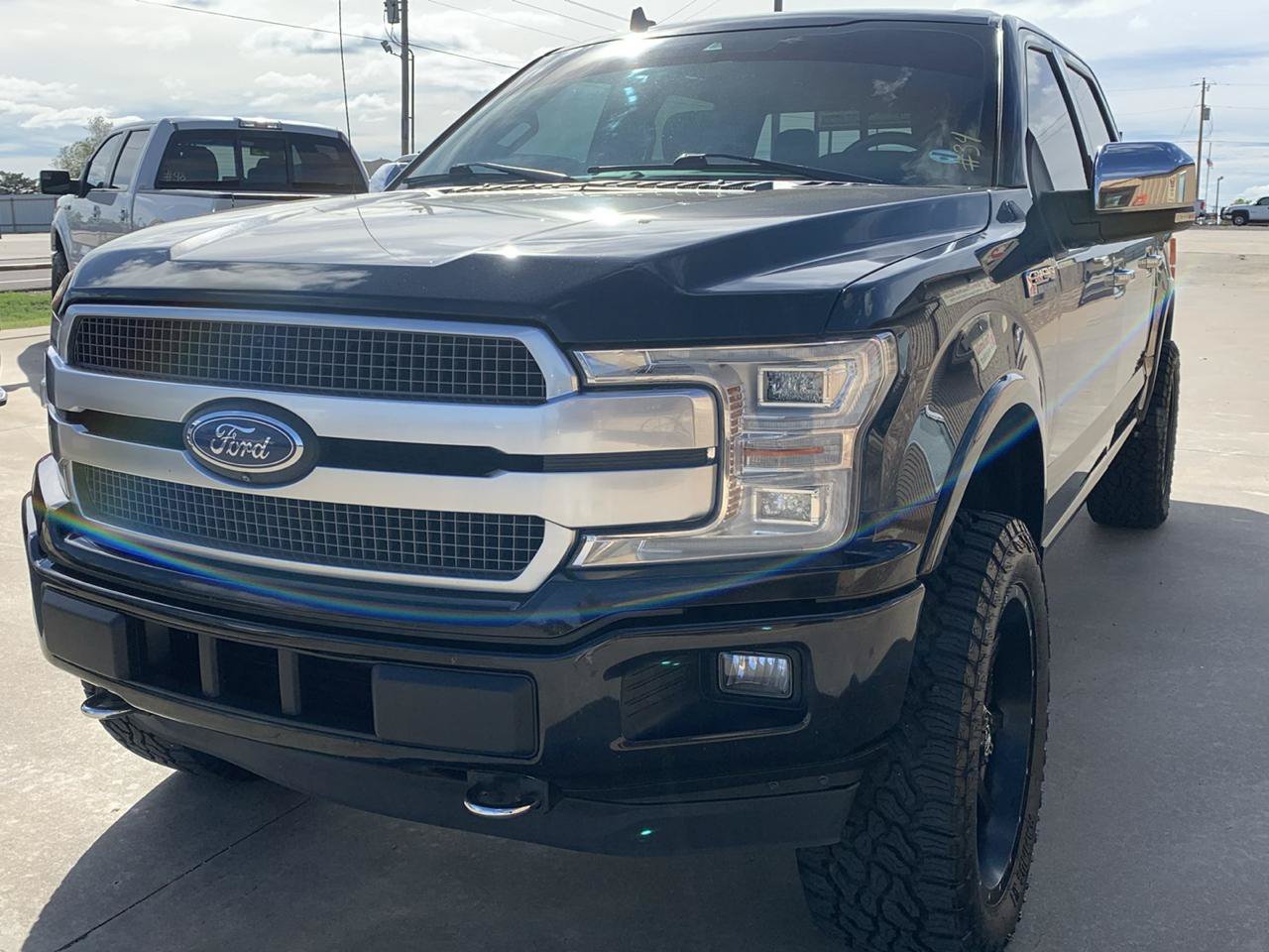 Used 2018 Ford F150 Platinum w/ Equipment Group 701A Luxury AWD/4WD image 3