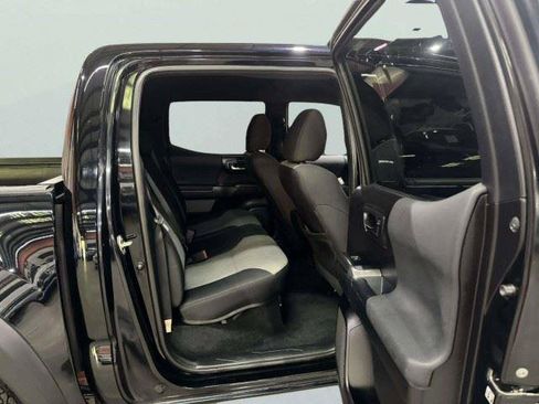 Used 2020 Toyota Tacoma TRD Off-Road w/ Technology Package AWD/4WD image 32