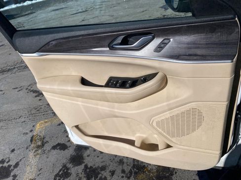 Used 2023 Jeep Grand Cherokee Limited image 22