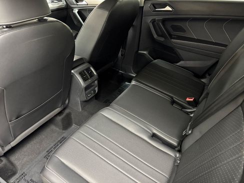 Used 2023 Volkswagen Tiguan SE FWD image 11