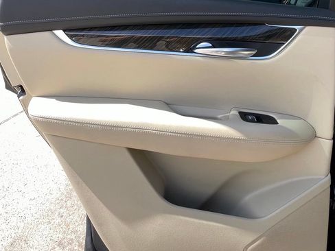 Used 2019 Cadillac XT5 FWD image 34