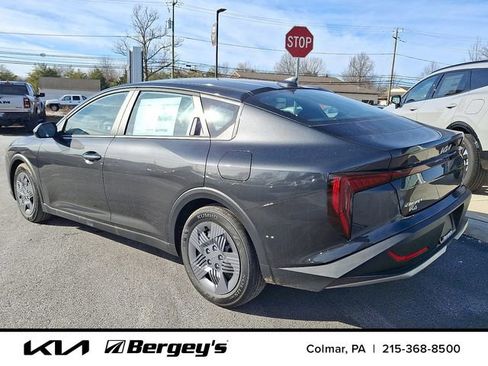 New 2025 Kia K4 LX image 3