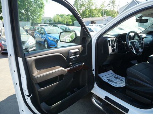Used 2018 GMC Sierra 1500 SLE w/ SLE Value Package AWD/4WD image 16