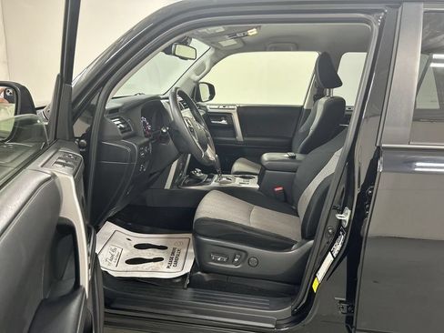 Used 2024 Toyota 4Runner SR5 AWD/4WD image 9