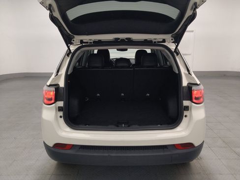 Used 2019 Jeep Compass Latitude FWD image 29