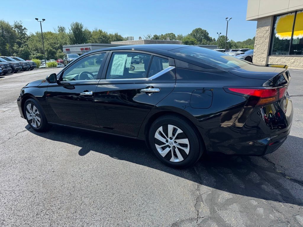 Used 2024 Nissan Altima 2.5 S FWD image 7