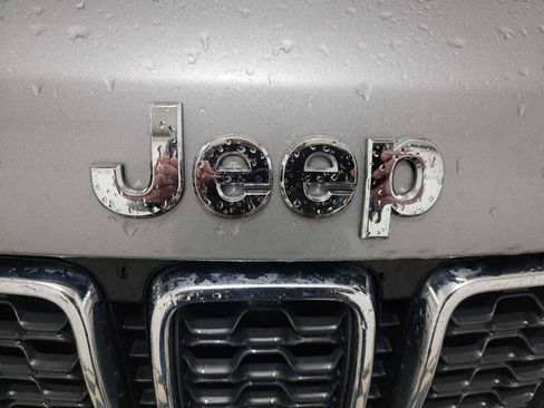 Used 2017 Jeep Grand Cherokee Limited image 45
