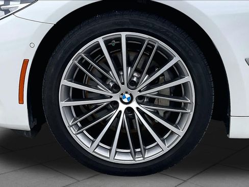 Used 2019 BMW 530i w/ Luxury Package RWD image 10
