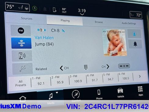 Used 2023 Chrysler Pacifica Touring-L FWD image 29