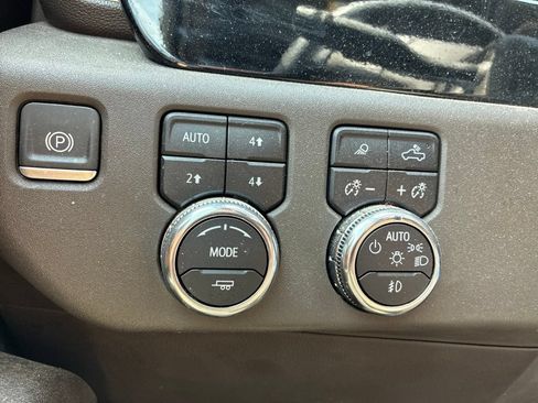 Used 2024 GMC Sierra 3500 SLT w/ SLT Premium Package AWD/4WD image 10