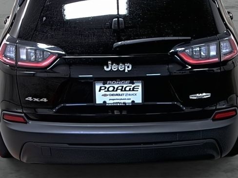 Used 2019 Jeep Cherokee Latitude w/ Cold Weather Group AWD/4WD image 11