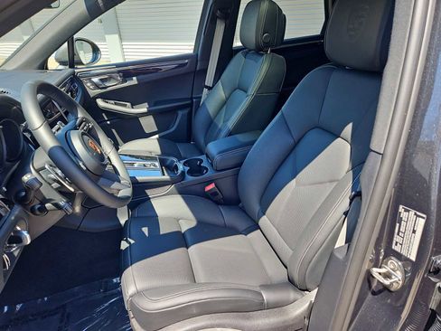 Certified 2026 Porsche Macan Turbo AWD/4WD image 29