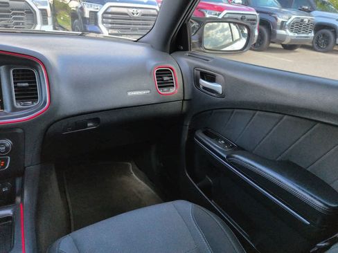 Used 2016 Dodge Charger SXT RWD image 16