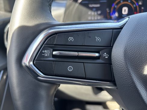Used 2025 Chevrolet Equinox LT AWD/4WD image 19