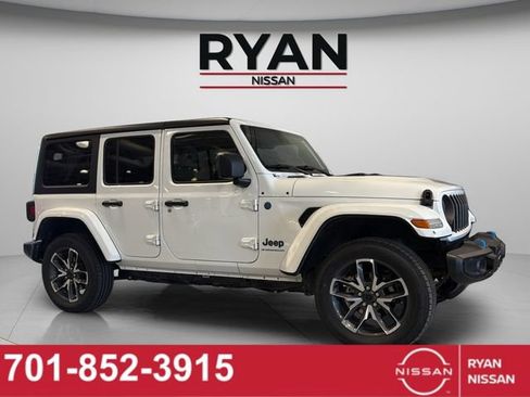 Used 2024 Jeep Wrangler Unlimited AWD/4WD image 19