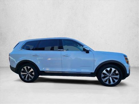 Used 2021 Kia Telluride EX w/ EX Premium Package image 3