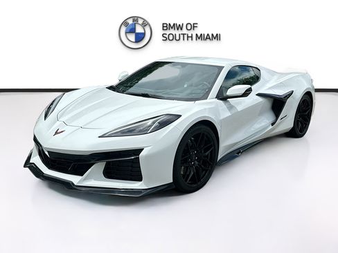 Used 2024 Chevrolet Corvette Z06 RWD image 3
