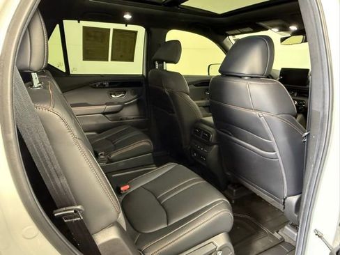 Used 2025 Honda Pilot TrailSport image 43