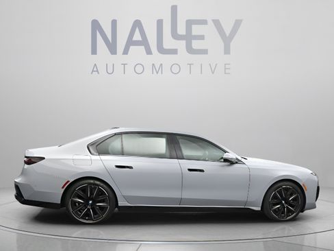 Used 2023 BMW 760i xDrive w/ Executive Package AWD/4WD image 19