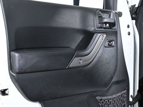 Used 2018 Jeep Wrangler Unlimited Sport S image 25