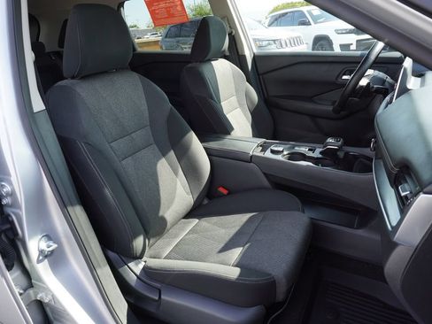 Certified 2025 Nissan Rogue SV AWD/4WD image 12