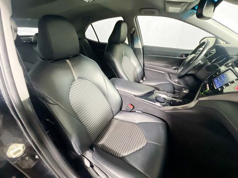 Used 2020 Toyota Camry SE w/ Convenience Package FWD image 30