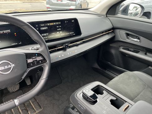 Used 2023 Nissan Ariya AWD image 13