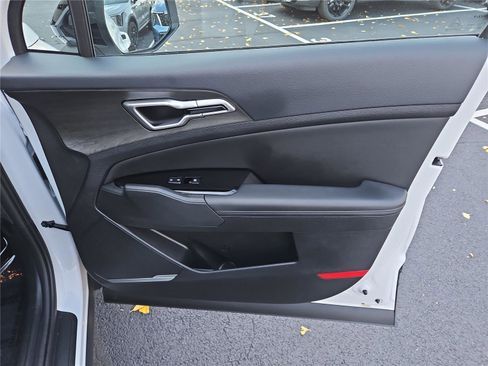 Used 2025 Kia Sportage X-Line image 28