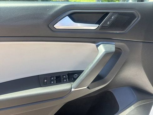 Used 2020 Volkswagen Tiguan SEL FWD image 12