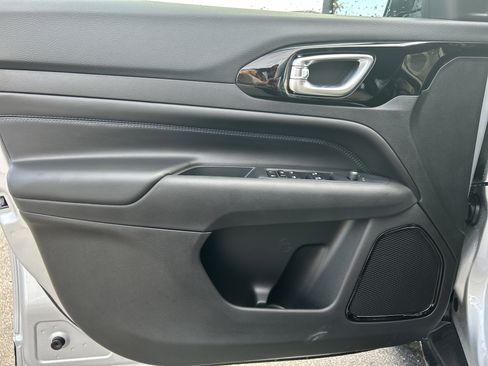 New 2026 Jeep Compass Latitude image 11