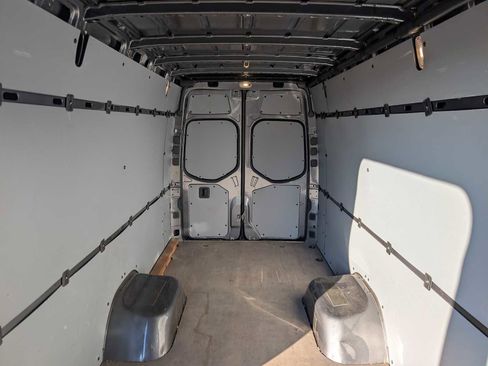 Used 2022 Mercedes-Benz Sprinter 3500 image 16