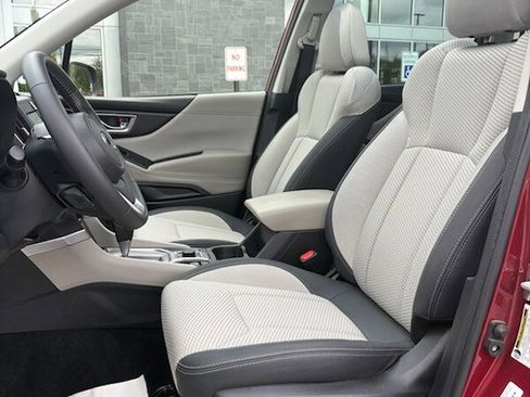 Used 2023 Subaru Forester Premium AWD/4WD image 9