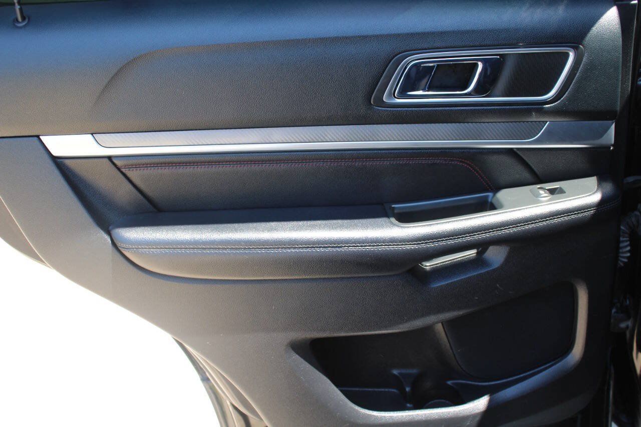 Used 2016 Ford Explorer Sport w/ Equipment Group 401A AWD/4WD image 15