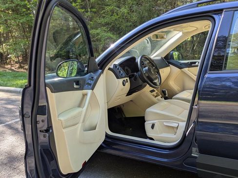 Used 2016 Volkswagen Tiguan S image 17