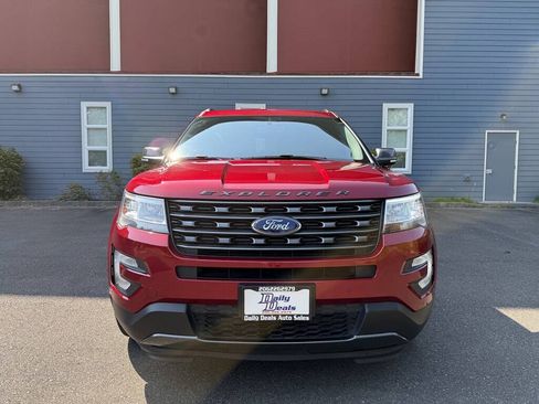 Used 2017 Ford Explorer XLT w/ Equipment Group 202A AWD/4WD image 10