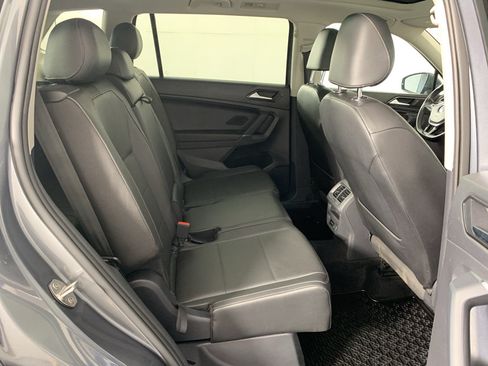 Used 2018 Volkswagen Tiguan SE w/ Panoramic Sunroof Package FWD image 37