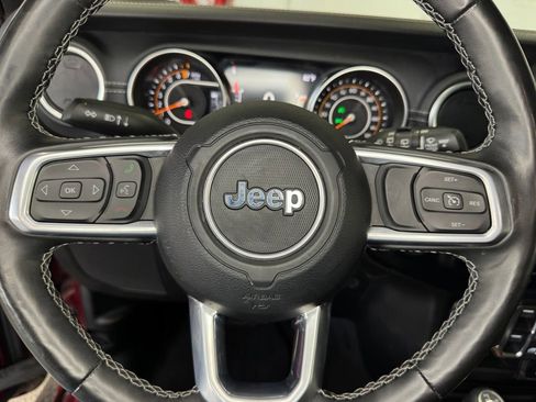 Used 2022 Jeep Wrangler Unlimited Sahara w/ Dual Top Group AWD/4WD image 14