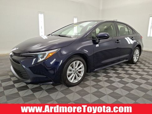 Used 2024 Toyota Corolla LE w/ LE Convenience Package FWD image 1