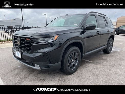 Certified 2025 Honda Pilot TrailSport image 1