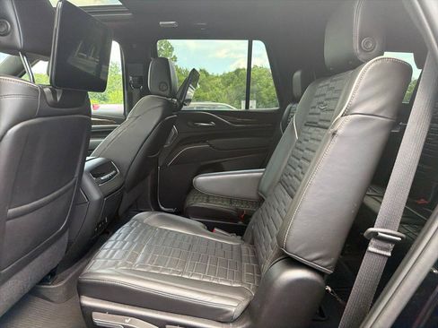 Used 2024 Cadillac Escalade Sport Platinum w/ LPO, ONYX Package AWD/4WD image 19