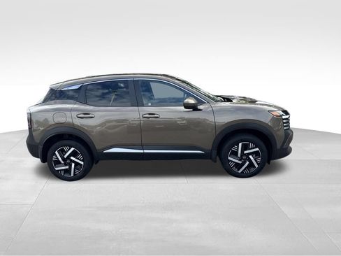 Used 2025 Nissan Kicks SV w/ Charging Package FWD image 8