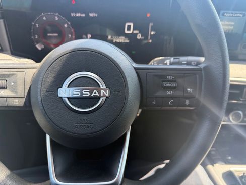 Used 2025 Nissan Kicks SV FWD image 18