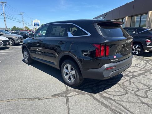 Used 2023 Kia Sorento LX AWD/4WD image 7